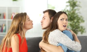 Mencintai Pasangan Orang