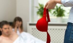 pasangan ketahuan selingkuh